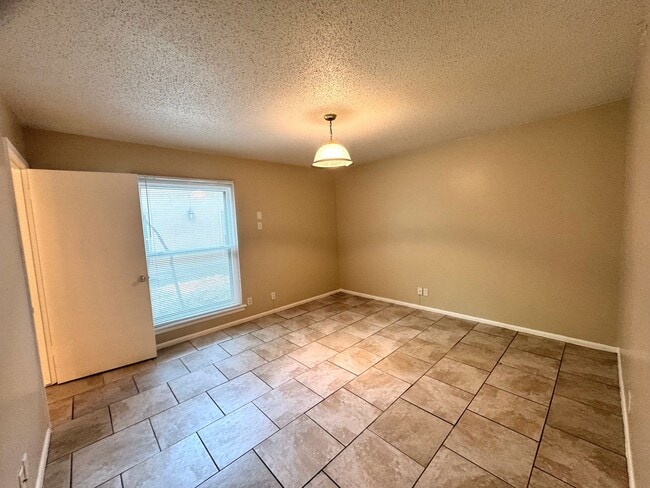 Building Photo - 2300 Nacogdoches Rd