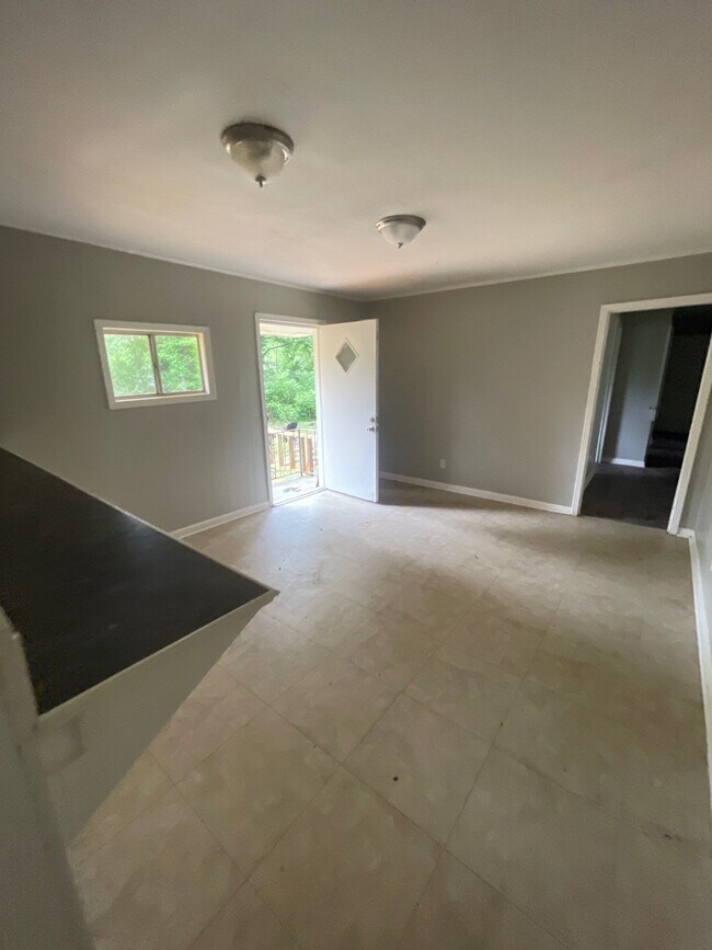 Building Photo - 2718 E Benwood Dr