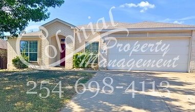 Building Photo - AVAILABLE NOW!