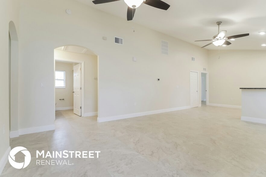 Building Photo - 312 Oak St