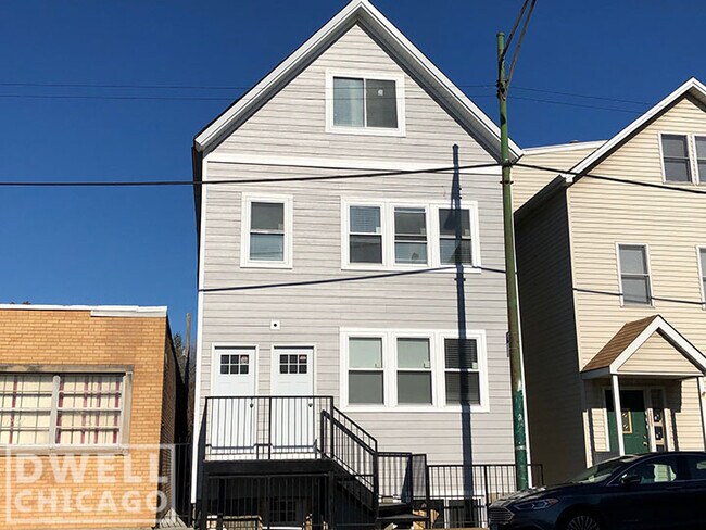 Building Photo - 2509 N Clybourn Ave