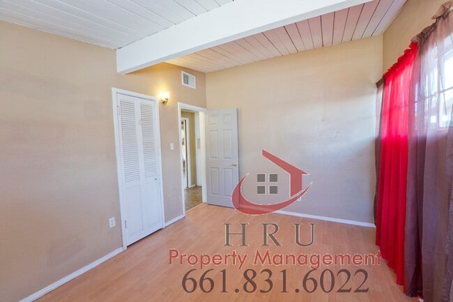 Building Photo - NE-Bakersfield 3 bedrooms 1 baths