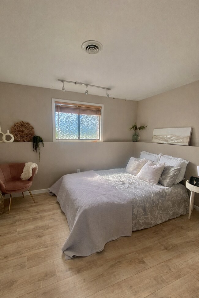 Building Photo - 2028 N Havichur Loop