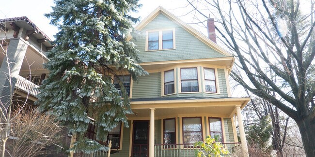 Primary Photo - 2301 Grandview Ave