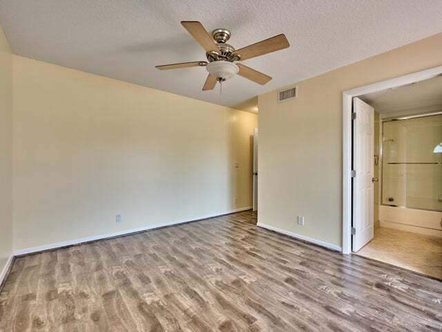 Building Photo - 4065 Village Dr