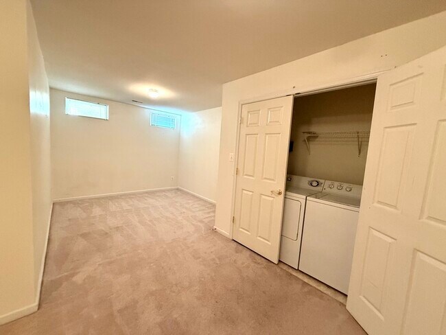 Building Photo - 266 Bruaw Dr