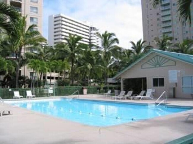 Building Photo - 3009 Ala Makahala Pl