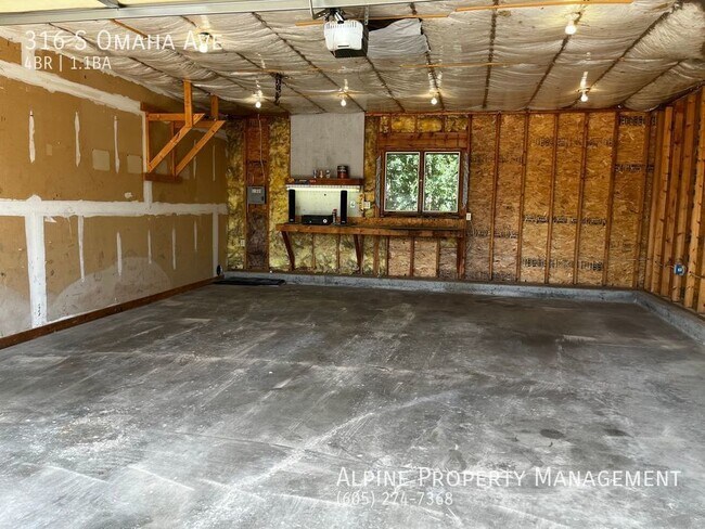 Building Photo - 4 Bed/1.5 Bath with Triple Stall Garage!