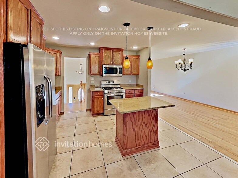 Building Photo - 13601 Cherry Ln