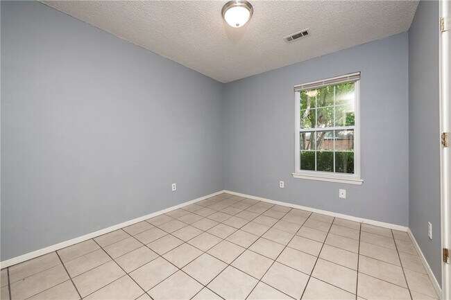 Building Photo - 3408 W Olive St