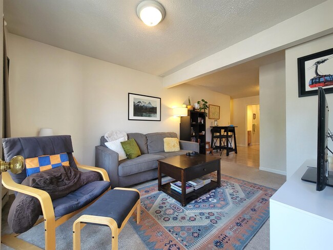 Building Photo - 128 Hoffman Dr