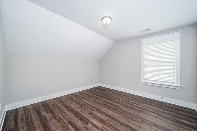 Building Photo - 1524 Cottage Grv
