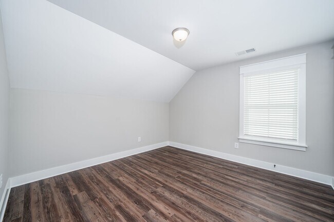 Building Photo - Beautiful home in prime Vestavia Hills location!