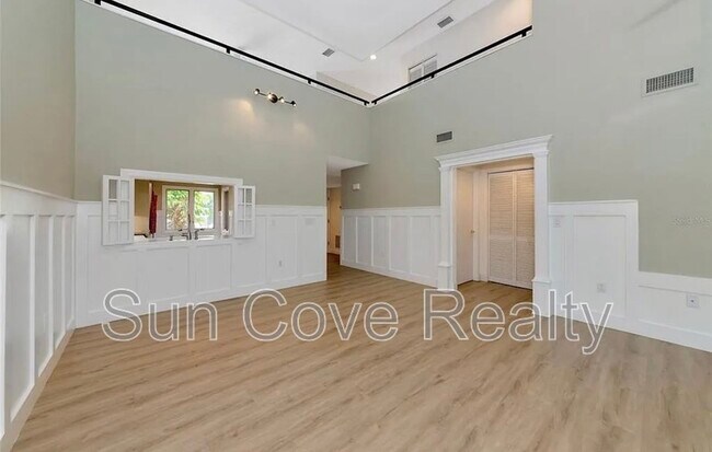 Building Photo - 4518 Ascot Cir S