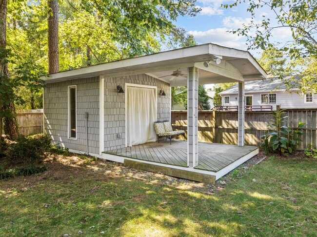 Building Photo - Gorgeous 3 Bedroom Ranch in North Raleigh, updated, pet friendly, fenced-in yard!