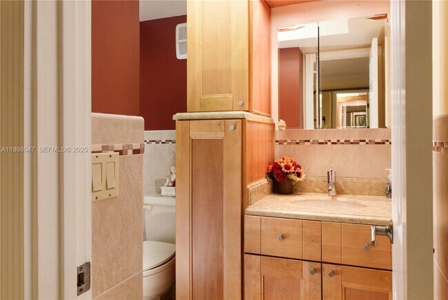 Building Photo - 16200 Golf Club Rd