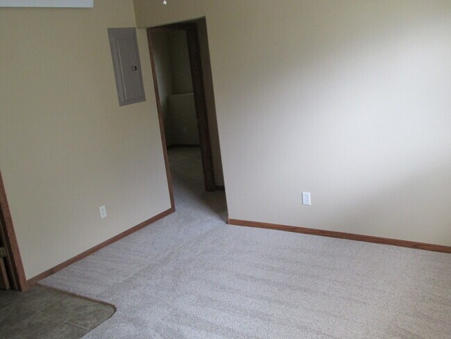Building Photo - r1342
