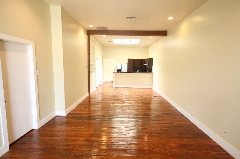 Building Photo - 319 S Flores St