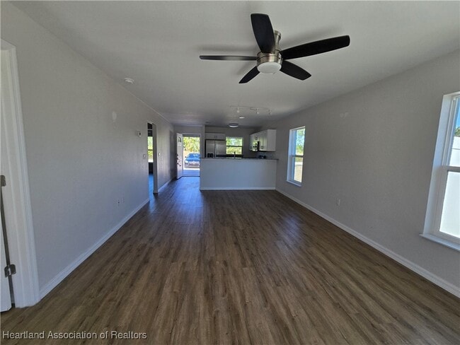 Building Photo - 6803 Dickinson Dr