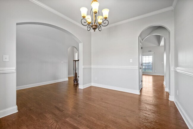Building Photo - Three Bedroom with Bonus on Exit 8!