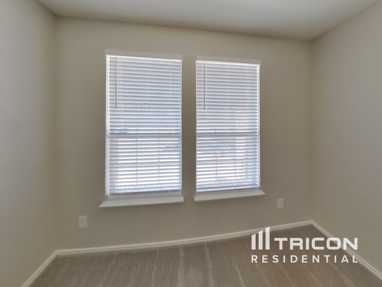 Building Photo - 207 Moonlight Dr