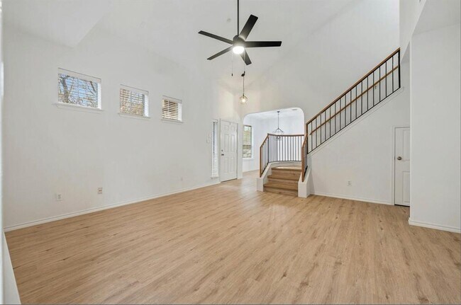 Building Photo - 1310 W Parmer Ln