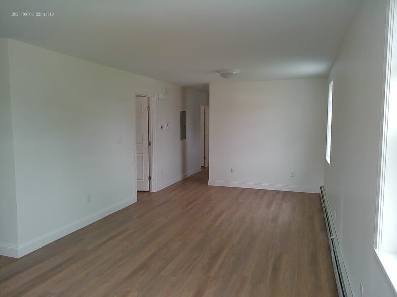 Building Photo - 35 Hoppin Ave