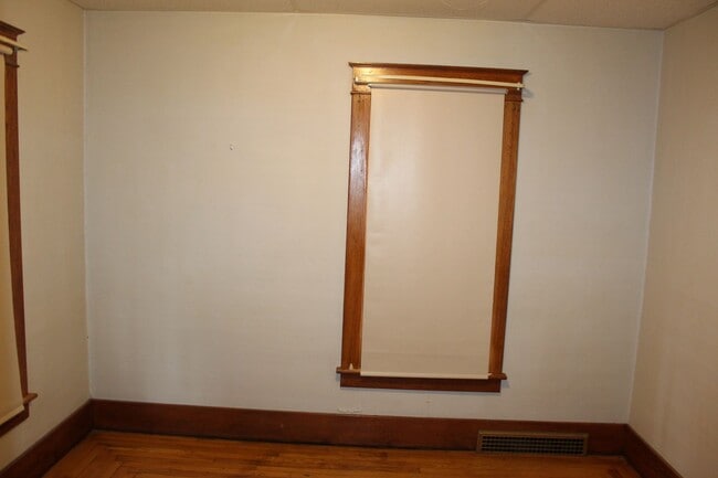 Building Photo - 813 E Third St