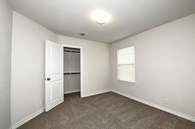 Building Photo - 13035 Minuet Sway
