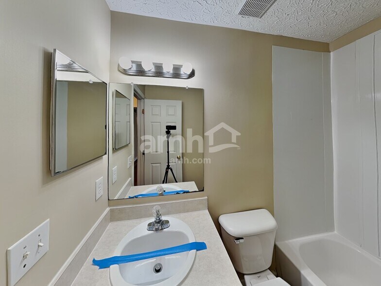 Building Photo - 522 Hunnicut Dr