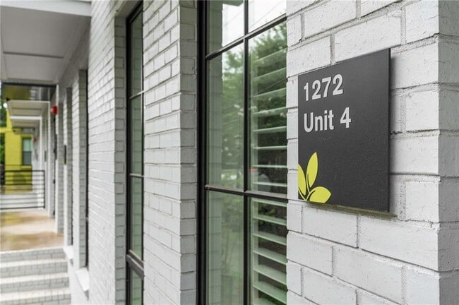 Building Photo - 1272 Longreen Ter NW