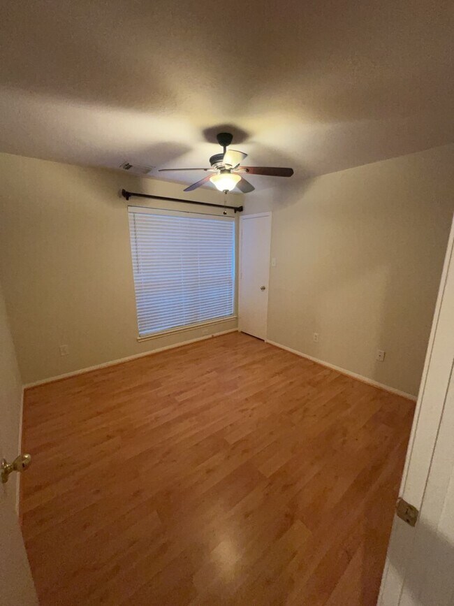 Building Photo - 5523 Dapplewood Ln