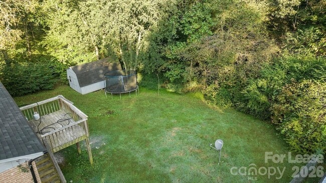 Building Photo - 4800 Maplecrest Dr