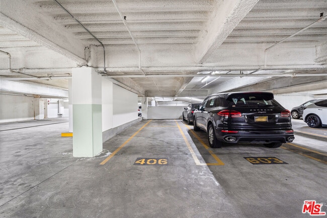 Building Photo - 4460 Wilshire Blvd