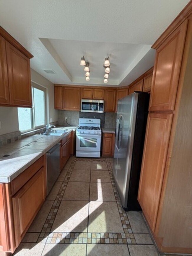Building Photo - 941 Pinyon Ct