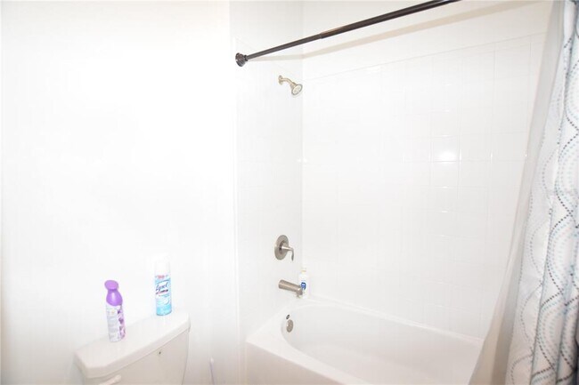 Building Photo - 5055 Hatchineha Ct