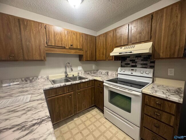 Building Photo - 2703 Lantern Walk SE