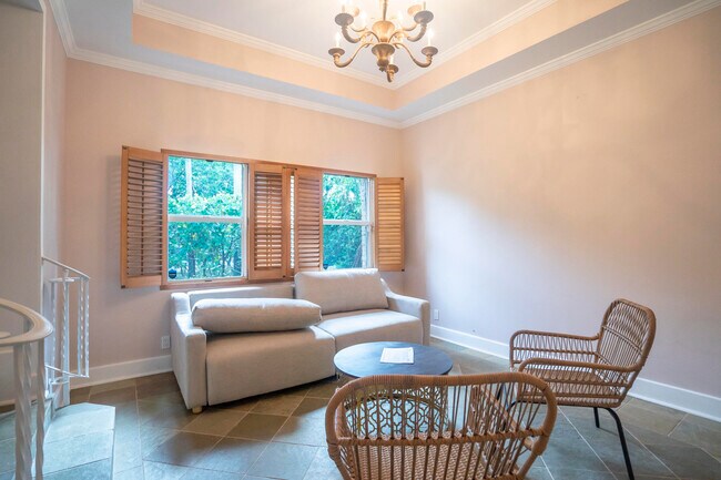 Building Photo - 411 26th St