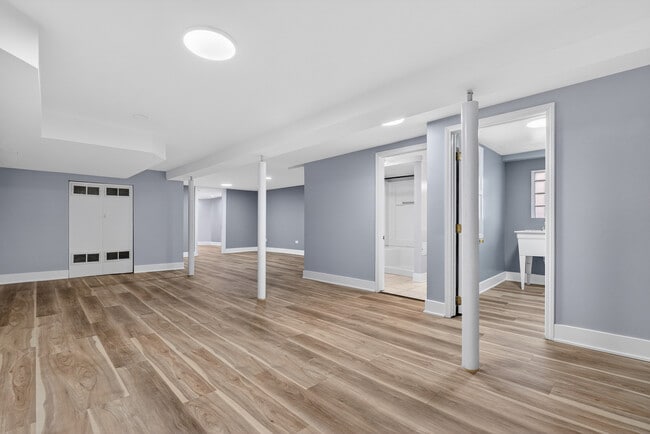 Building Photo - 1657 N Harding Ave