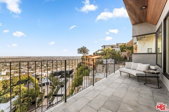 Building Photo - 8425 Hillside Ave