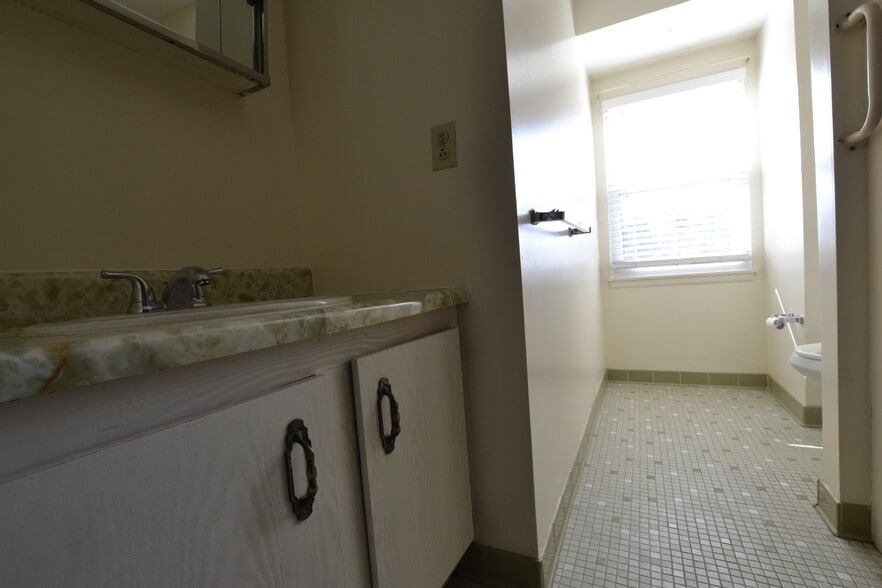 Building Photo - 2 General Greene Ave