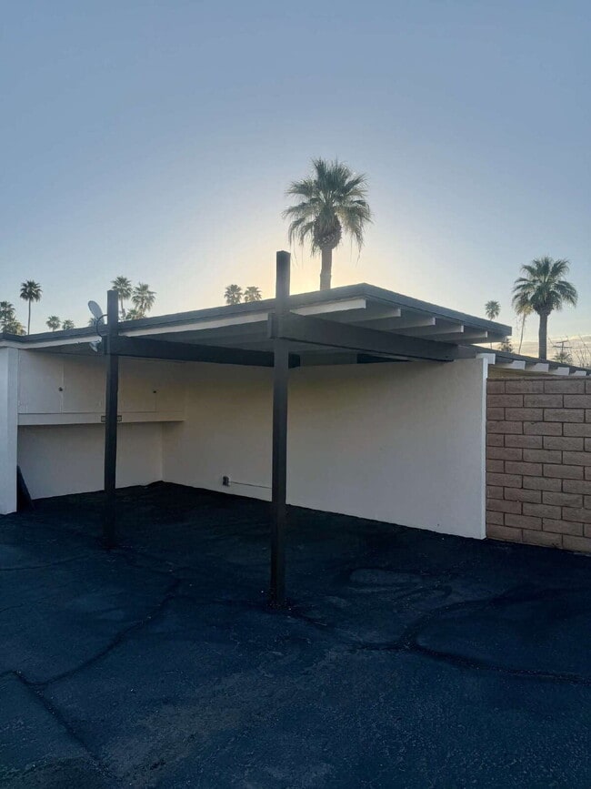 Building Photo - Coming Soon! Mid-Century 2 Bedrooms / 2 Bathrooms