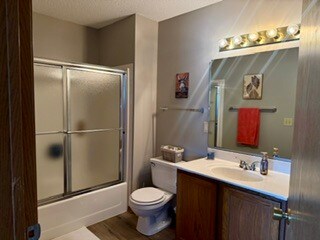 Nearby Full Bath - 509 N 1st St