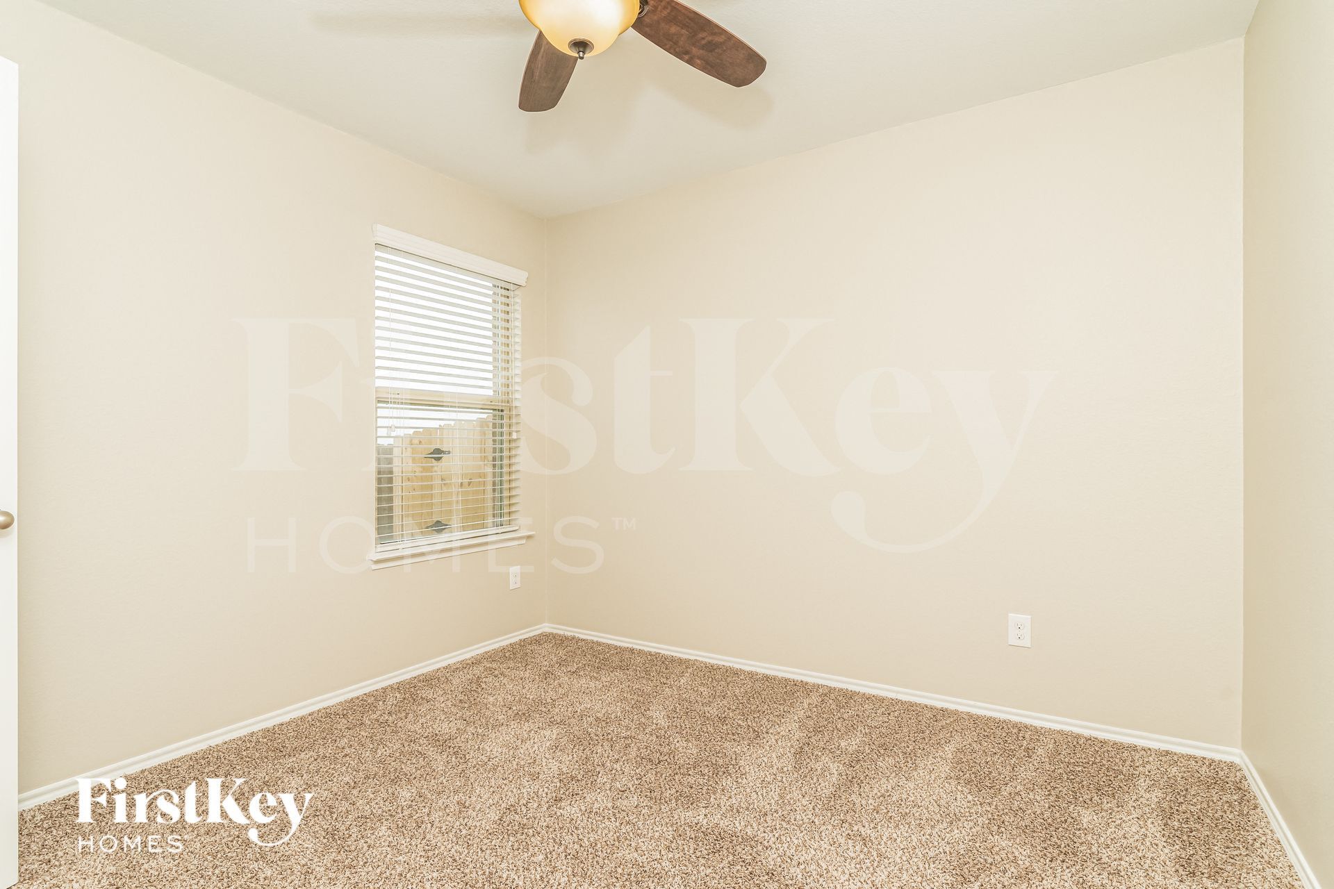 Building Photo - 313 Plum Dr