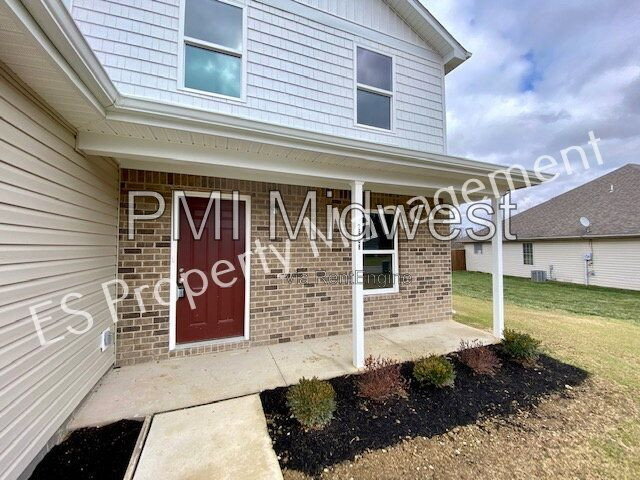 Building Photo - 2608 W Kings Cyn Dr