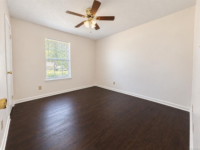 Building Photo - 229 Juniper Ct