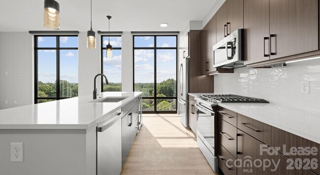 Building Photo - 2025 Cleveland Ave