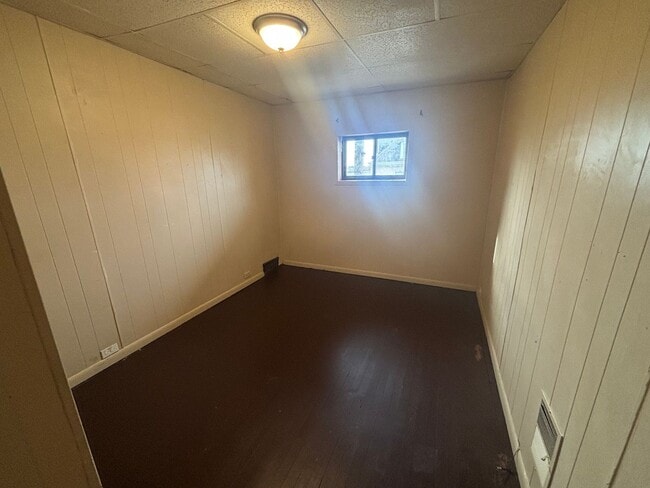 Building Photo - Sweet Single Story Swissvale Living!