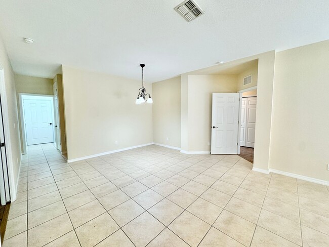 Building Photo - ** HUNTERS RIDGE ** 3 BED 2 BATH ** ANNUAL...