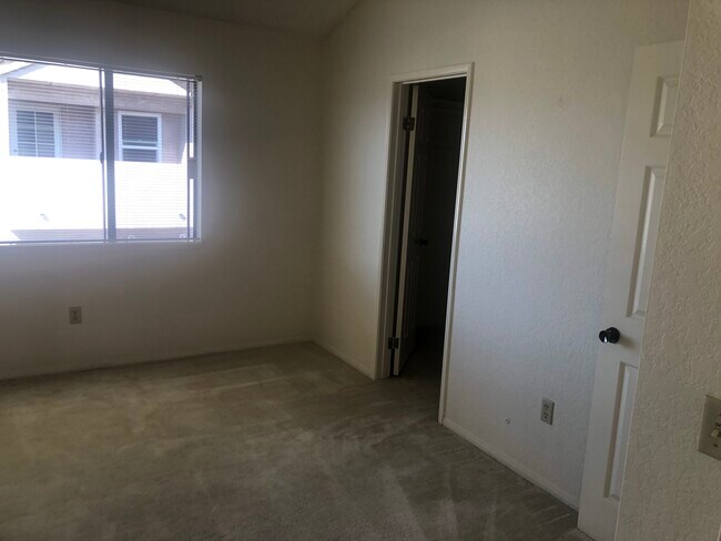 Building Photo - 17055 S Dalton Ave